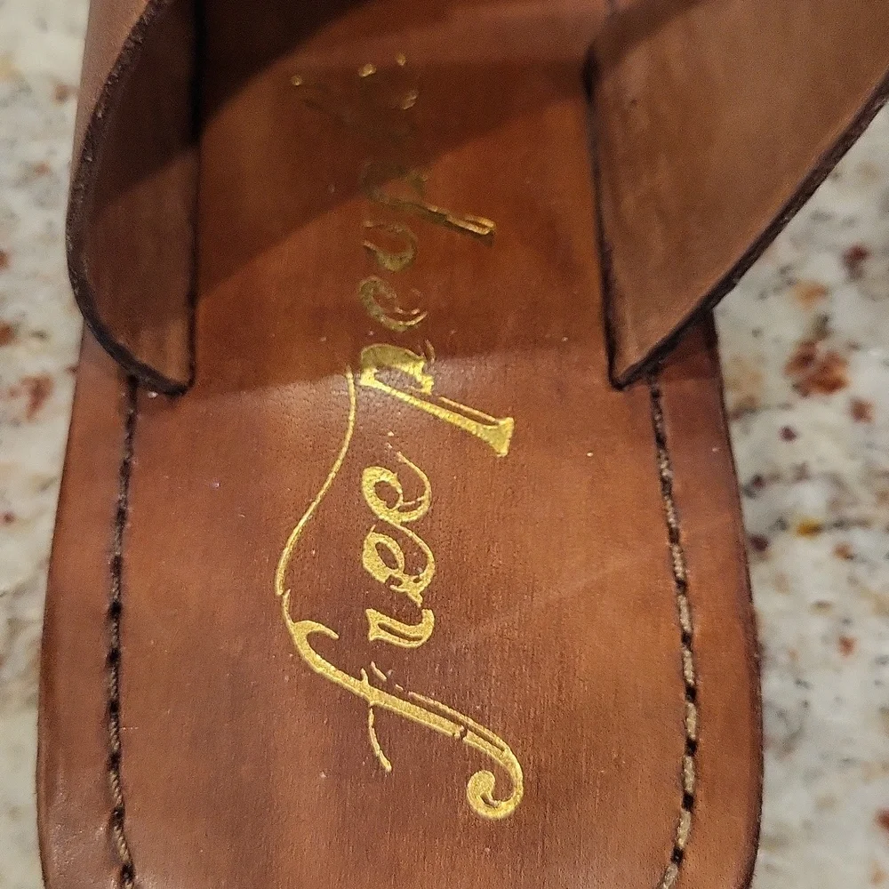 FREE PEOPLE Brown Leather Slide Sandals - Women's Casual Slip-On SZ 40 - Picture 2 of 5